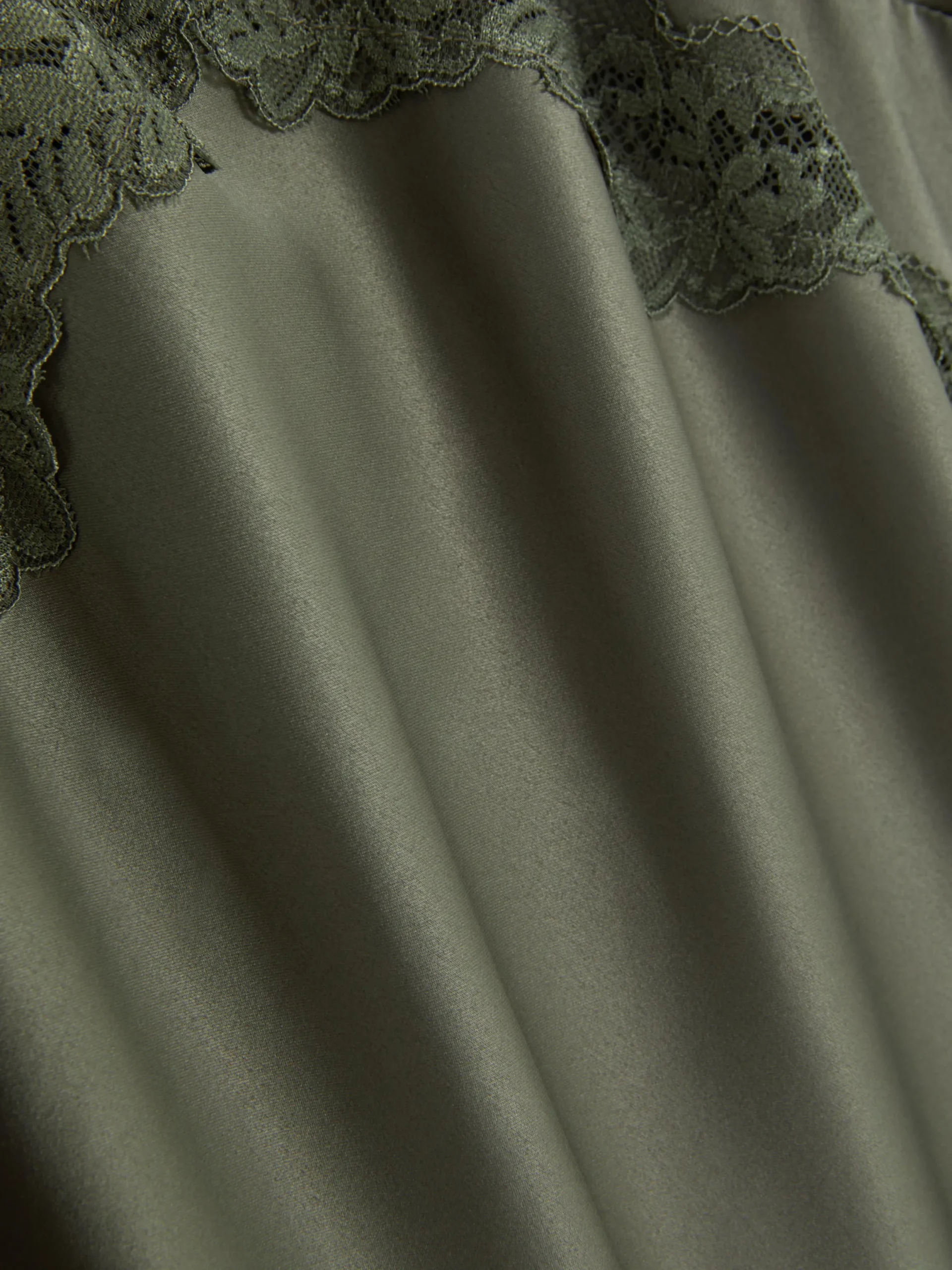 Combinaisons Et Caracos|Primark Nuisette Mi-longue En Satin à Finitions En Dentelle Kaki